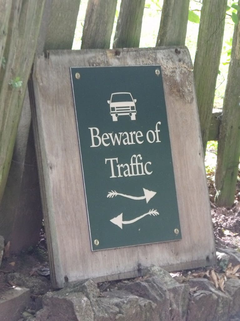 Anne Hathaway's Cottage - Beware of Traffic - sign